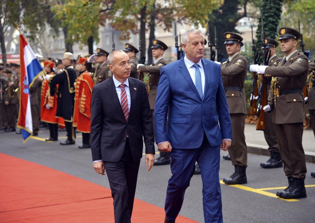 Berisha pritet me nderime të larta ushtarake në Ministrinë e Mbrojtjes të Kroacisë 
