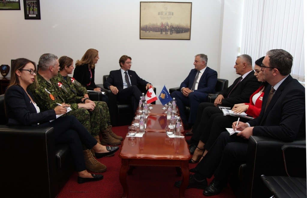 Ministri Berisha priti në takim lamtumirës Ambasadorin e Kanadasë