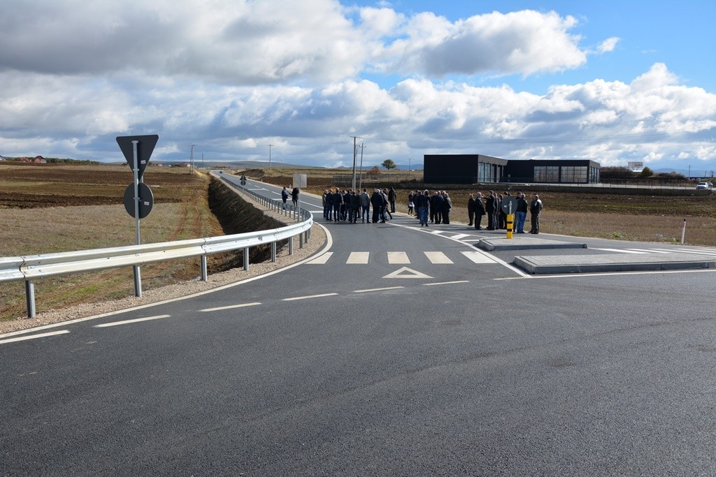 Lekaj e Reshitaj përuruan segmentin e Autostradës Prishtinë - Pejë në Kijevë