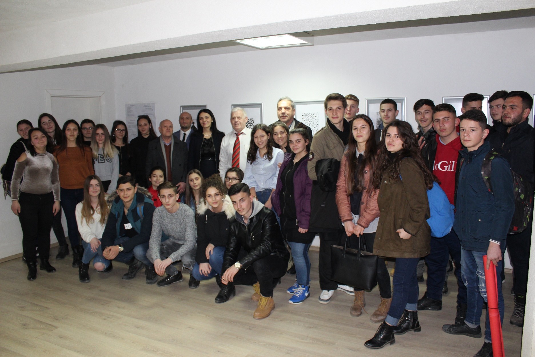Shkolla e Artit në Gjilan organizon ekspozitë në 10 vjetorin e pavarësisë