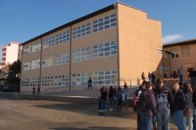 Zyra e BE-se inspekton punimet e Termokosit në shkollën 'Naim Frashëri'