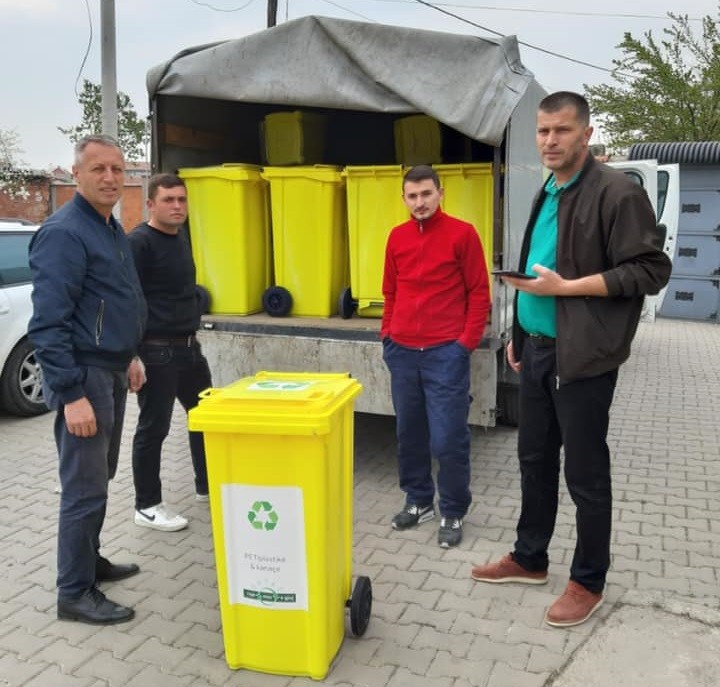 Vushtrria drejt një qyteti ekologjik, pajiset me shporta për mbeturina të riciklueshme