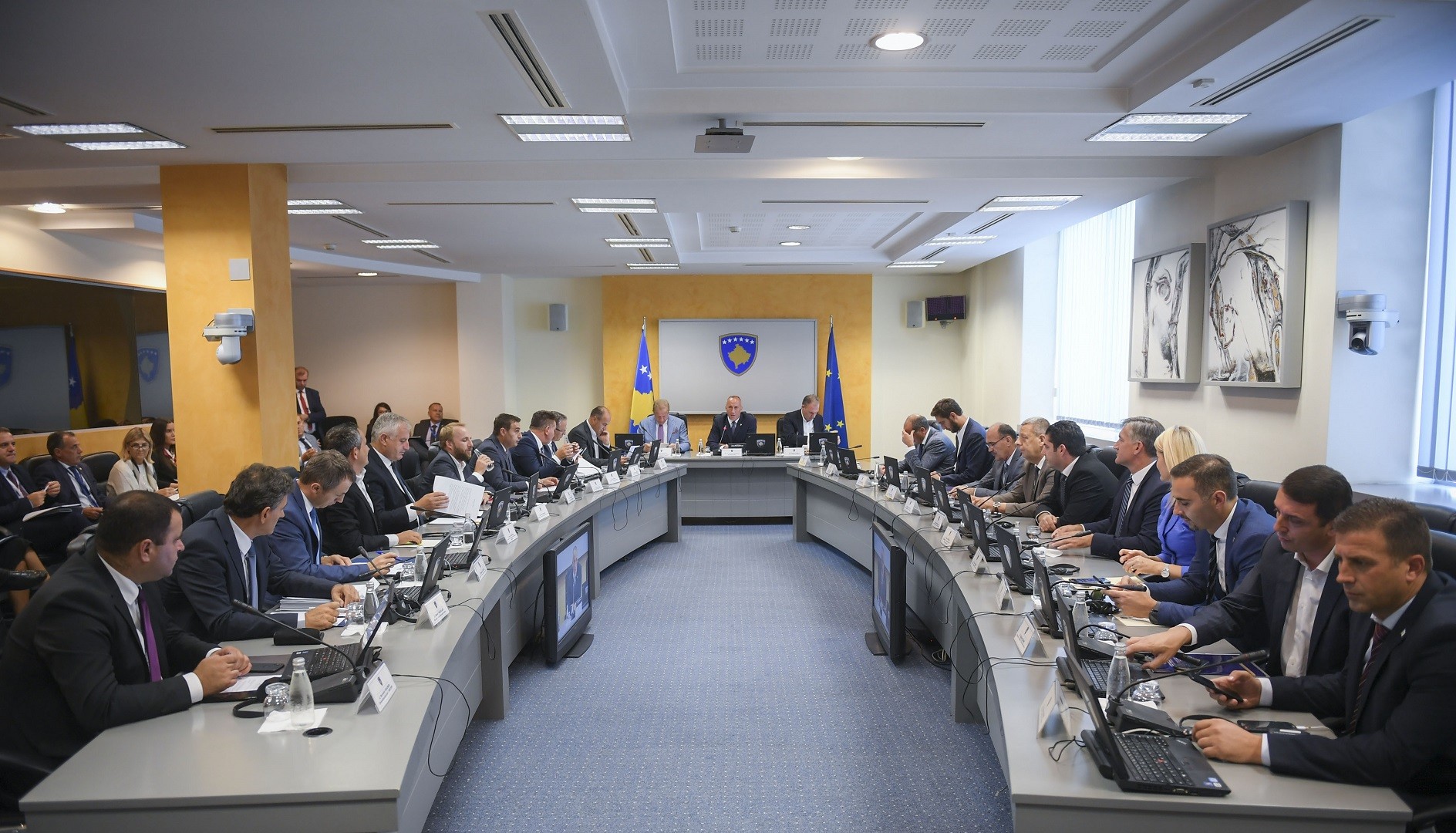 Qeveria e Kosovës miratoi Projektligjin për pagat