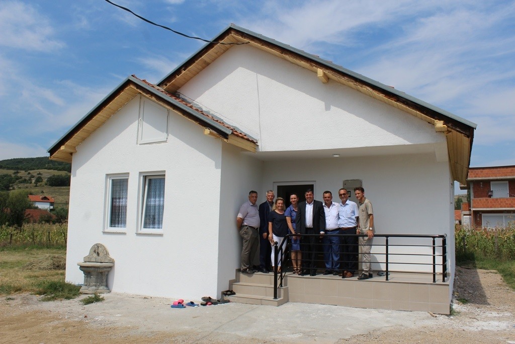 Gjilani me donatorët inaugurojnë dy shtëpi të reja për familjet në nevojë