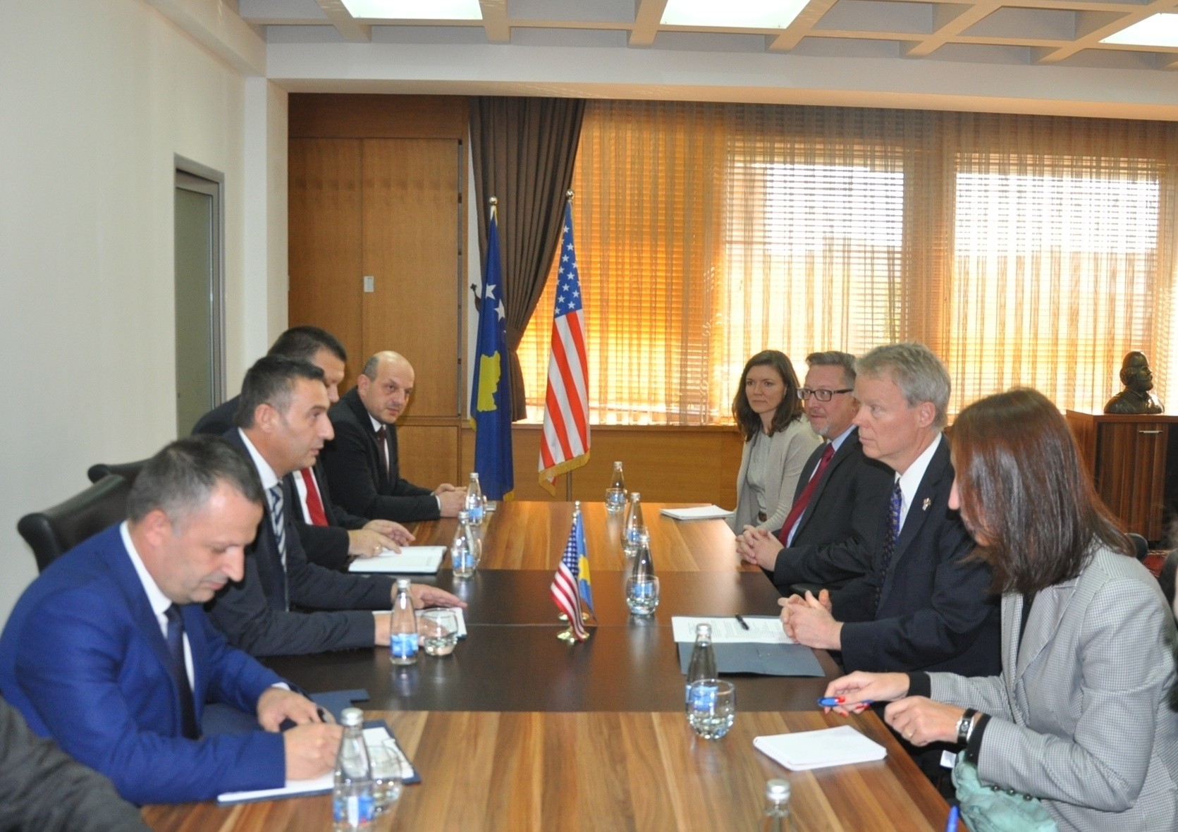 ShBA do të vazhdojë të mbështesë arsimin në Kosovë