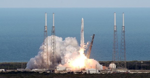 SpaceX lëshon anijen e rifurnizimit për Stacionin Ndërkombëtar të Hapësirës