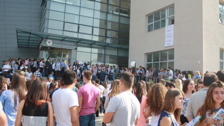 Studentët protestojnë kundër politizimit të arsimit në Kosovë