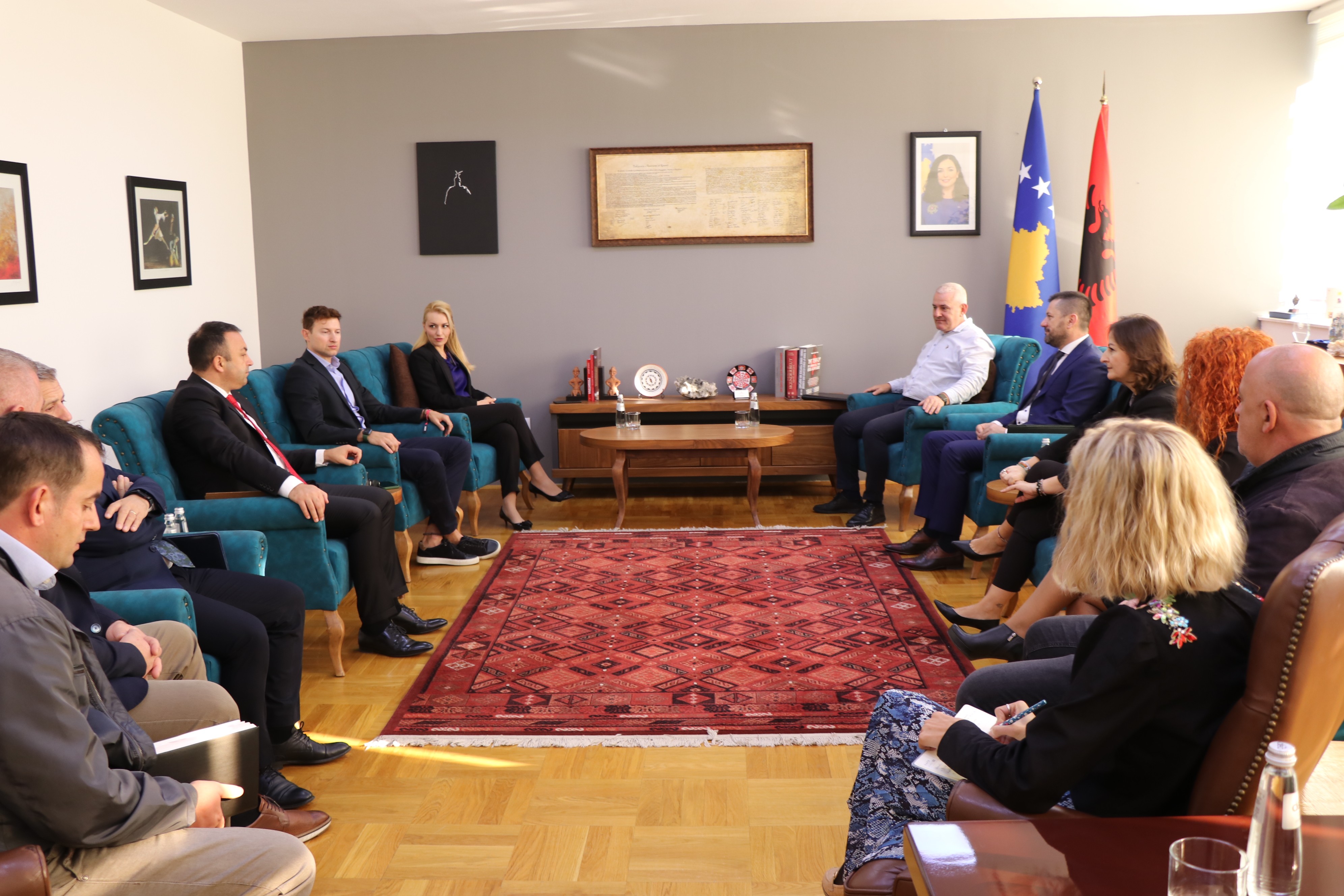 Ministri Sveçla priti në takim delegacionin nga Republika e Shqipërisë