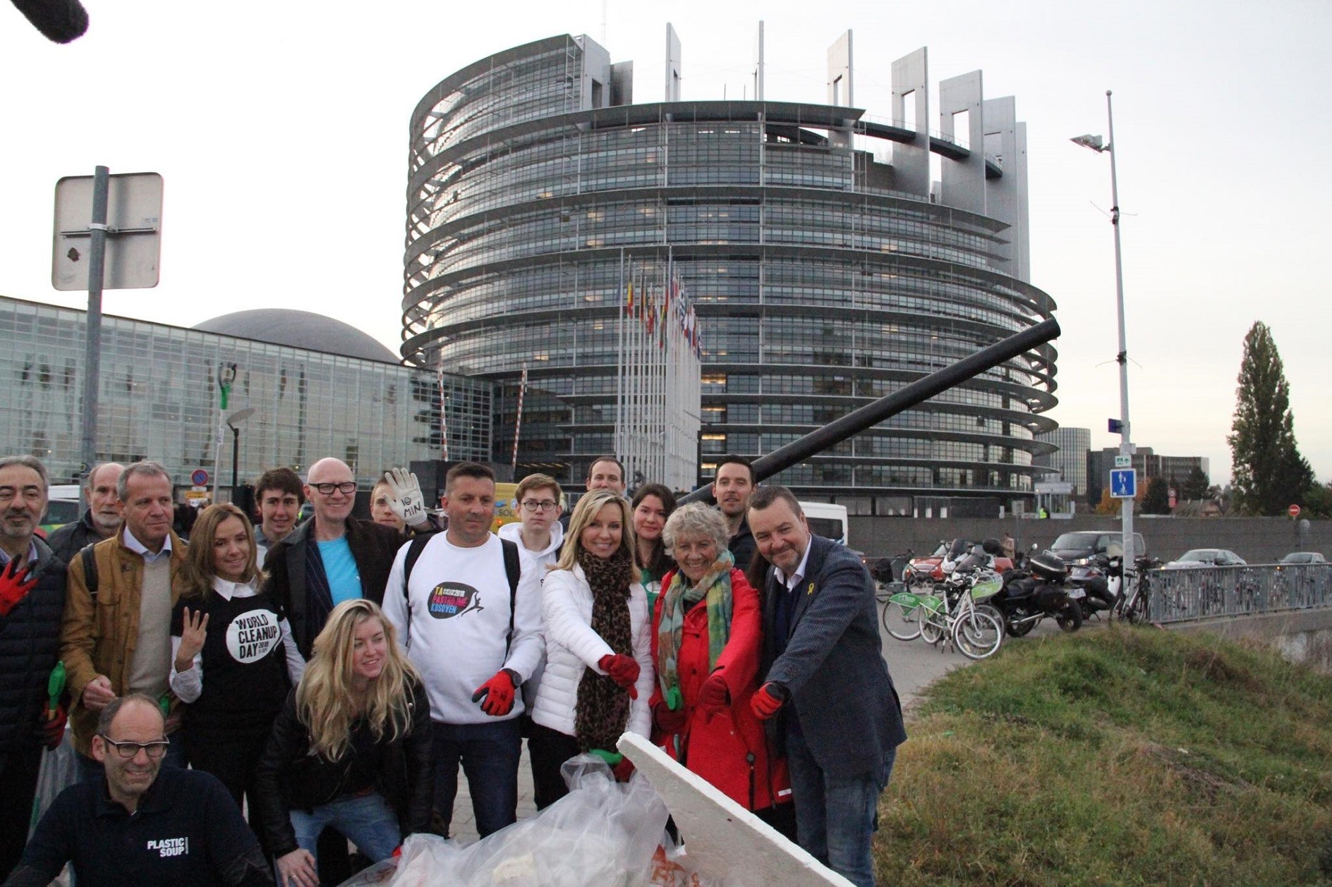 Fushata “Ta Pastrojmë Kosovën” promovohet edhe në Parlamentin Evropian 