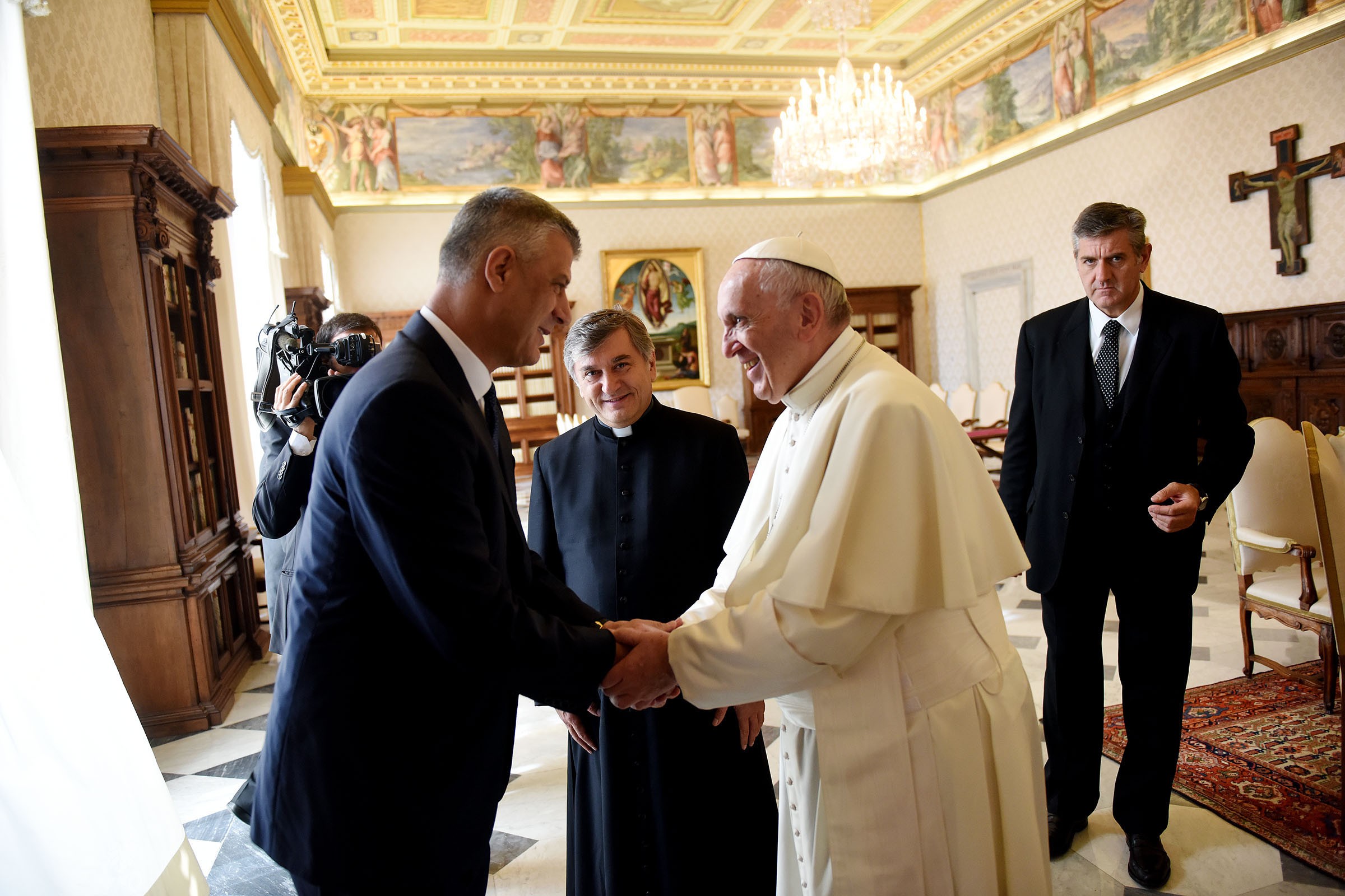 Thaçi i lumtur që Kosova ka ndërtuar marrëdhënie miqësore me Selinë e Shenjtë