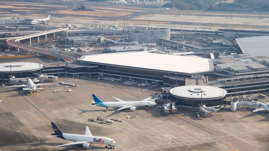 Japonia anulon udhëtimet me tren dhe aeroplan shkaku i Tafunit