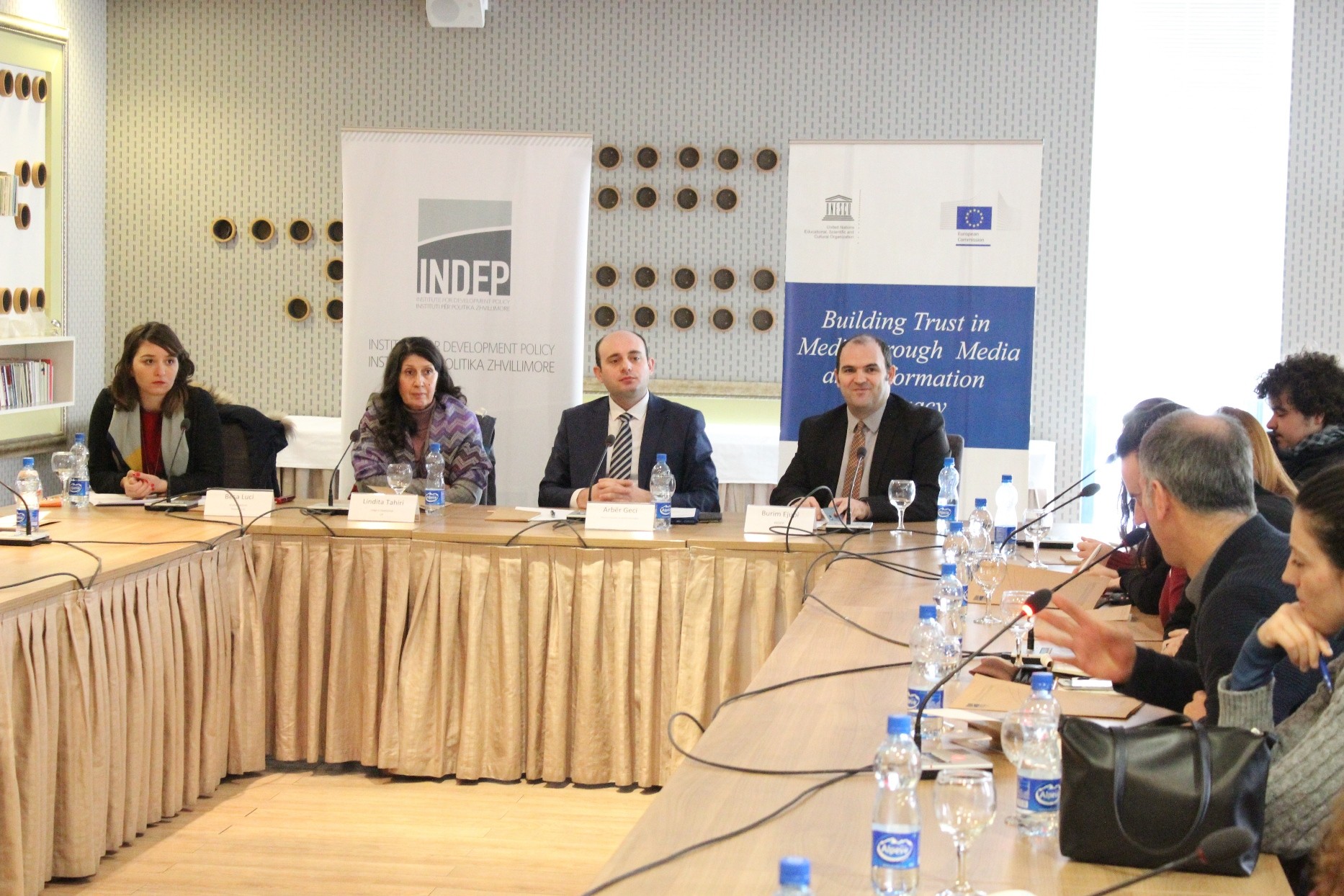INDEP organizon tryezën “Edukimi mbi median dhe informacionin në Kosovë”