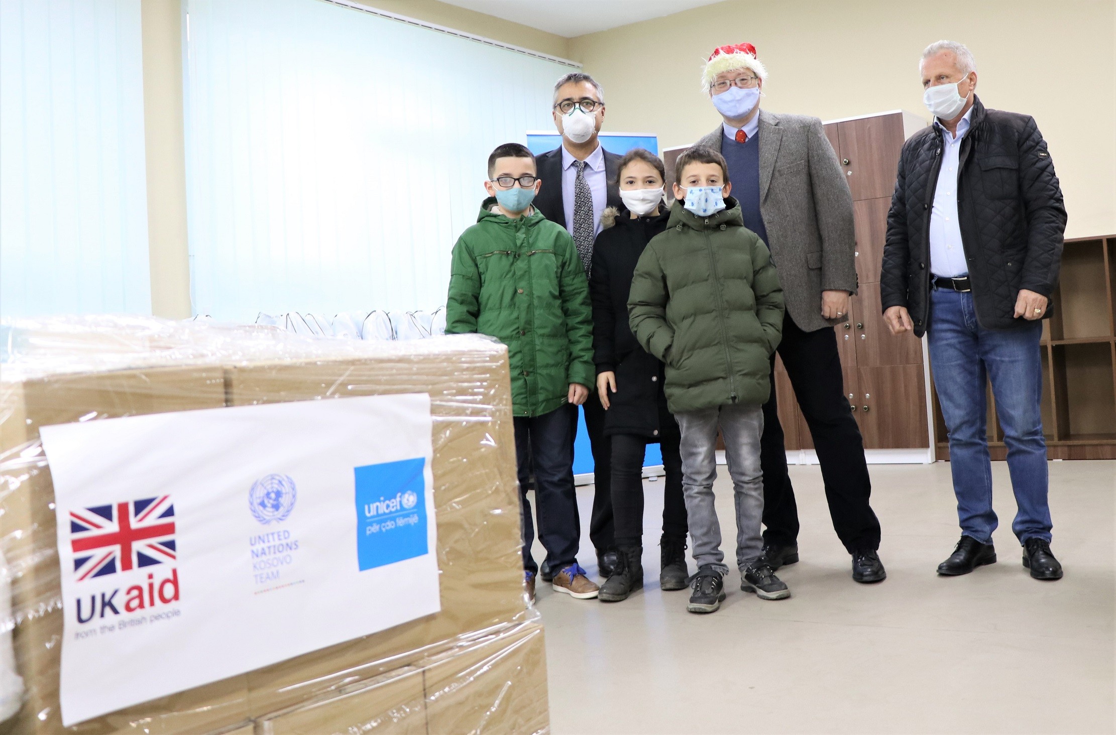 UNICEF dhe Ambasada Britanike furnizojn 1,020 shkolla me pako higjienike  