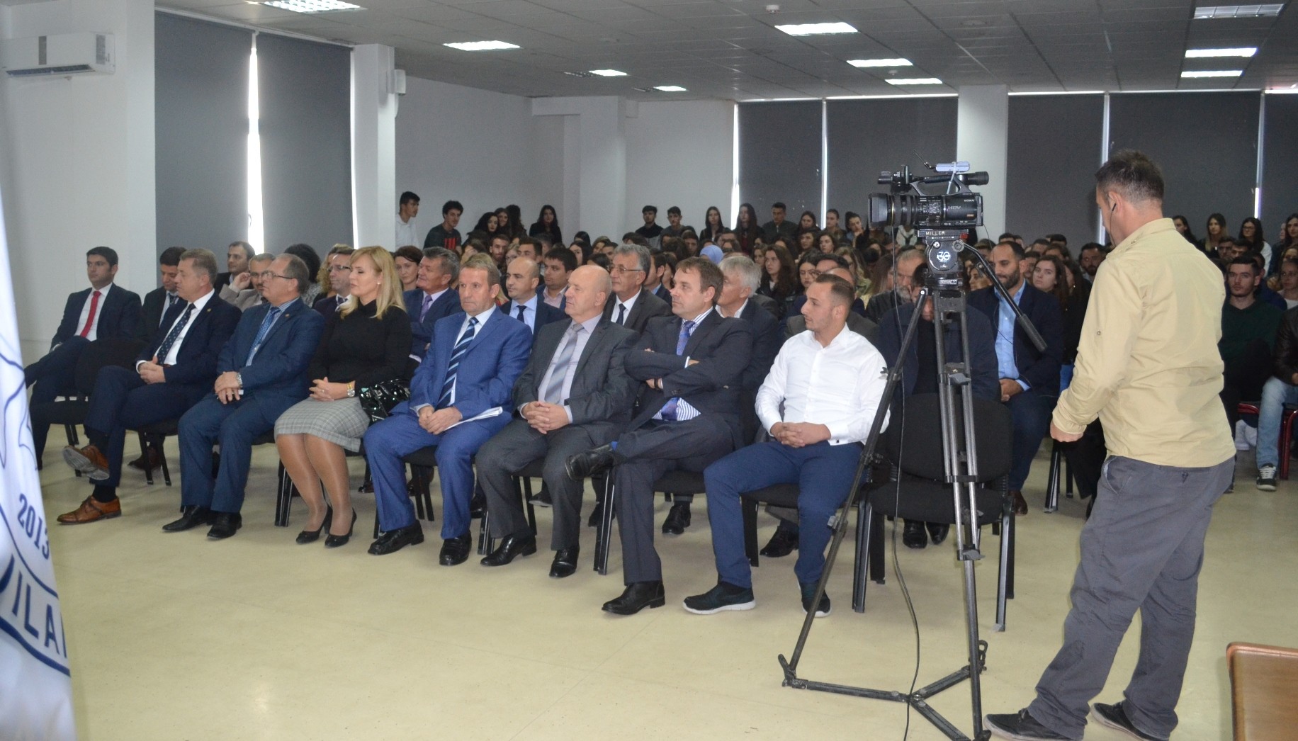 Universiteti i Gjilanit pret me ceremoni studentët e rinj