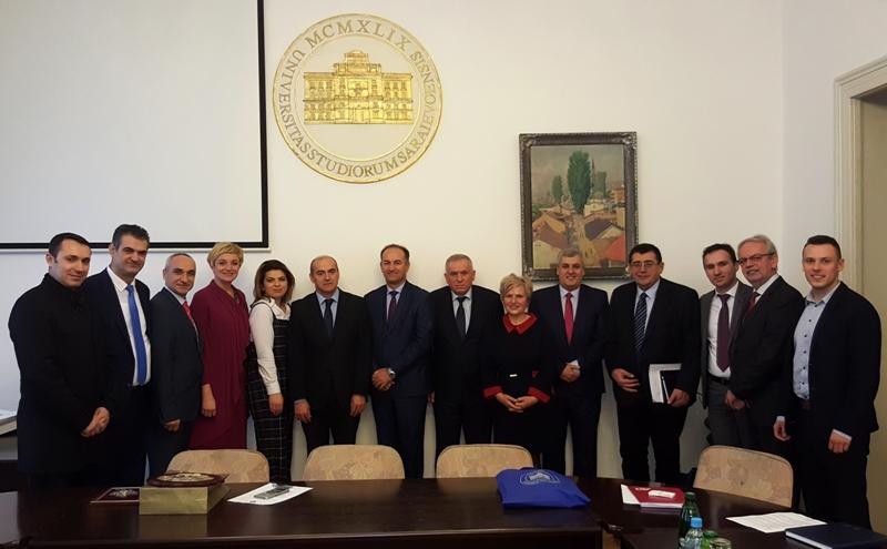 Universiteti i Prizrenit dhe ai i Pejës forcojnë bashkëpunimin me Universitetin e Sarajevës