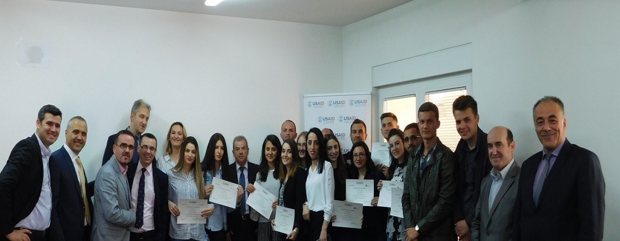 USAID shënon përmbylljen e grupit të 4-të të praktikantëve të energjetikës 