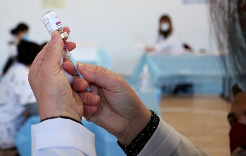 250 punëtorë shëndetësorë të Kosovës dërgohen sot për vaksinim në Kukës