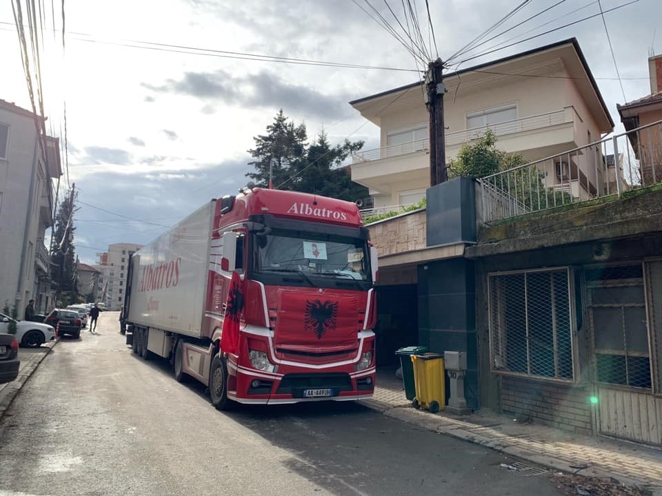 Vetëvendosje dërgon edhe 44 tonë ndihma për në Shqipëri
