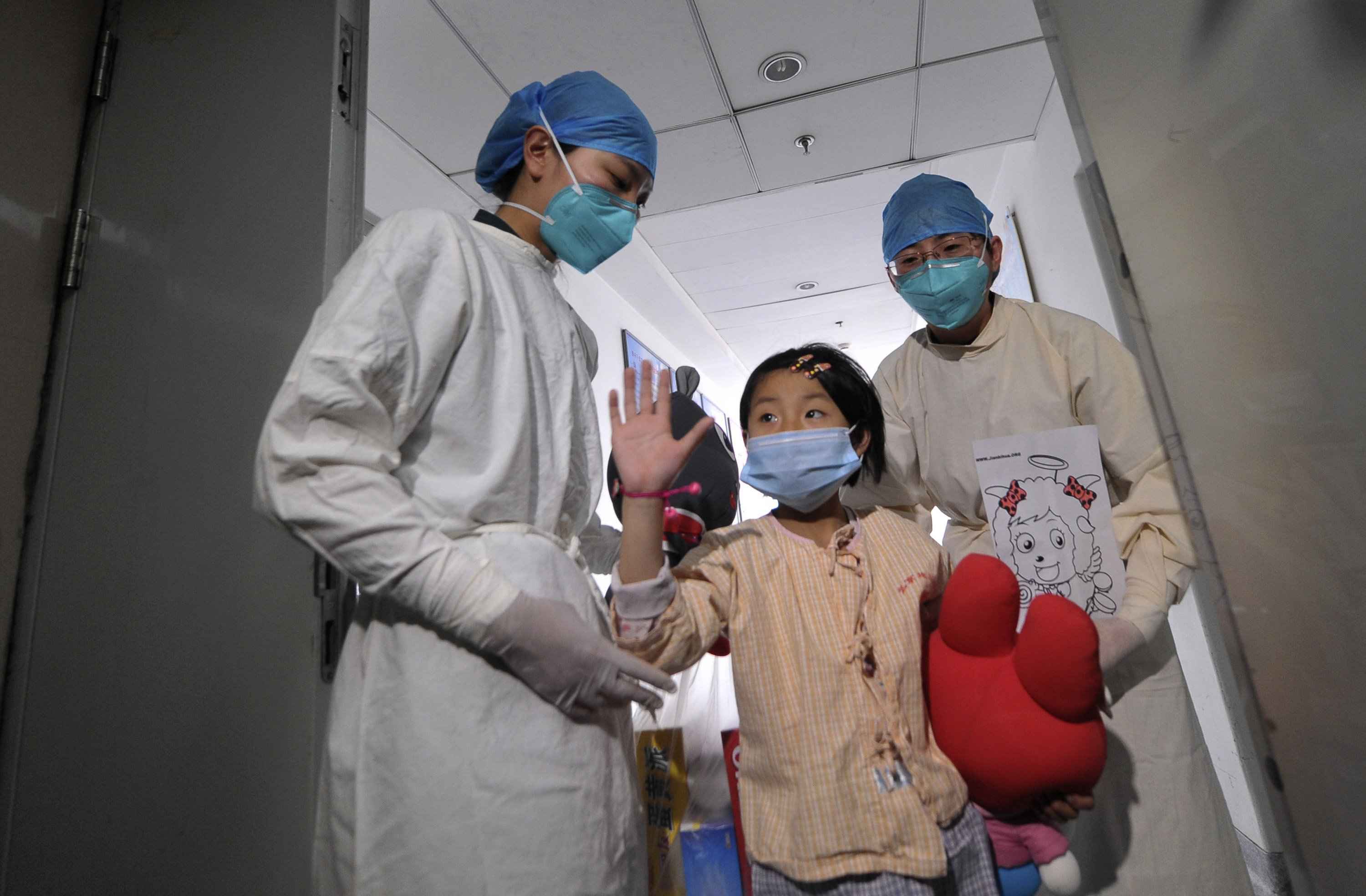 Kina konfirmon 830 raste të prekur nga koronavirusi, 25 te vdekur