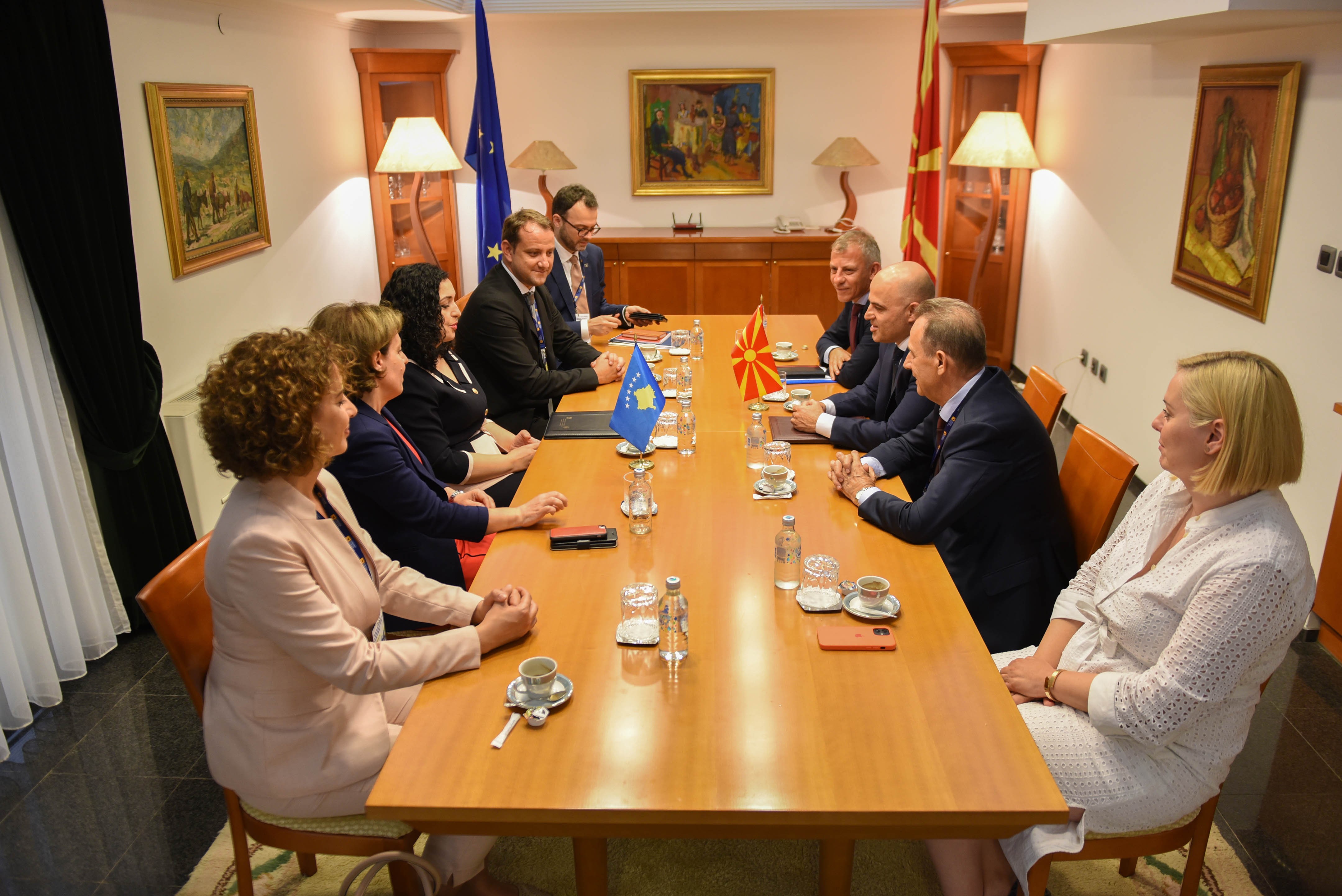 Presidentja Osmani takoi kryeministrin e Maqedonisë, Dimitar Kovacevski
