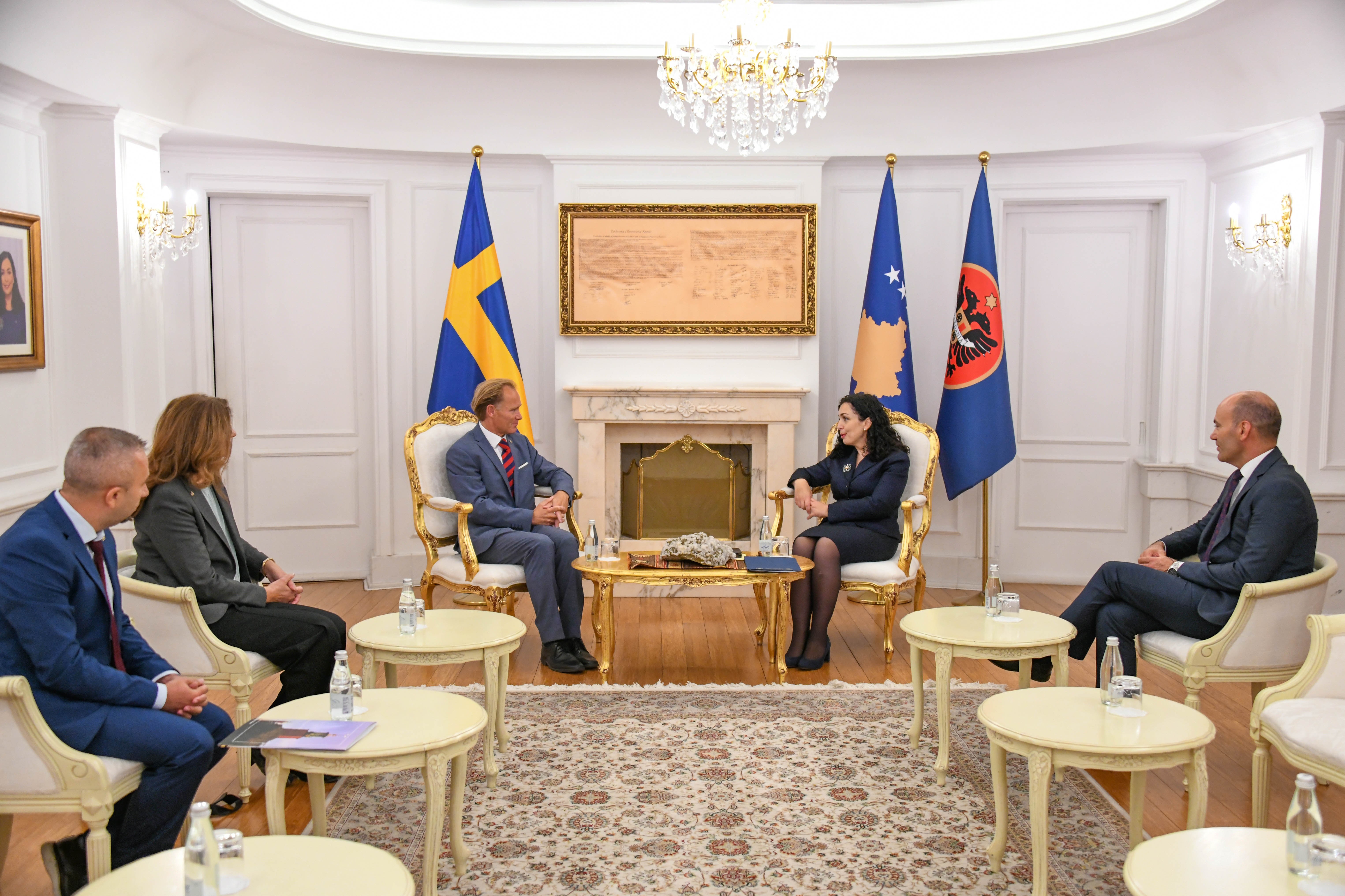 Presidentja Osmani pranoi letrat kredenciale nga ambasadori i Suedisë, Jonas Westerlund