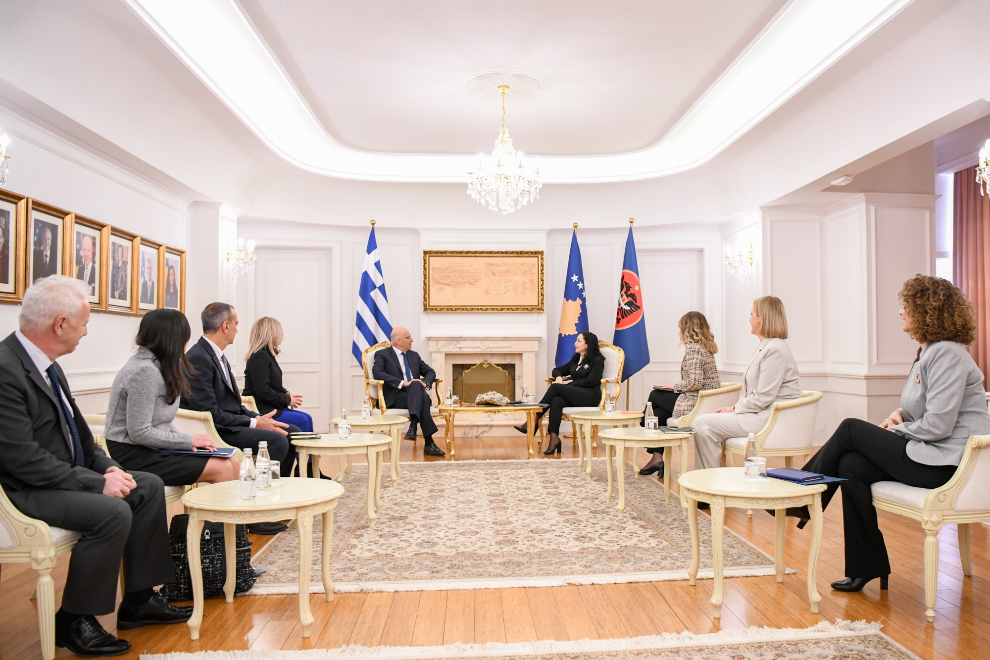Presidentja Osmani priti në takim ministrin e Jashtëm grek, Nikos Dendias