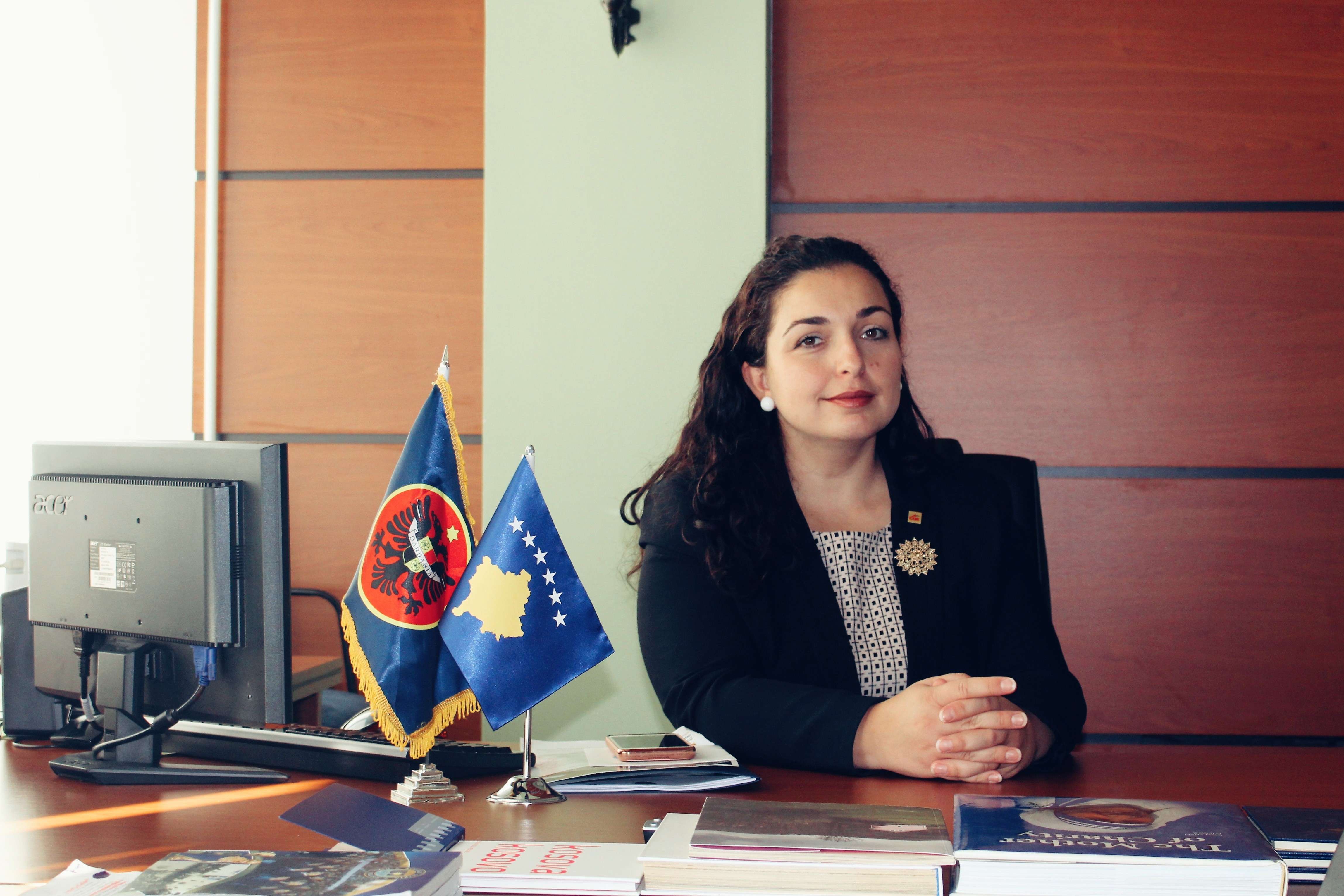 Zëvendës Presidenti i Parlamentit Evropian i jep përkrahje Vjosa Osmanit 