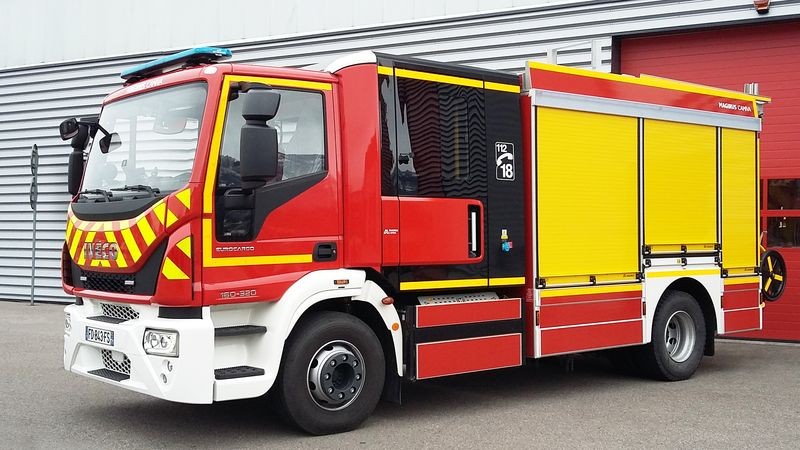 Zjarrfikësit francez i dhurojnë një automjet dhe veshmbathje zjarrfikësve te Rahovecit
