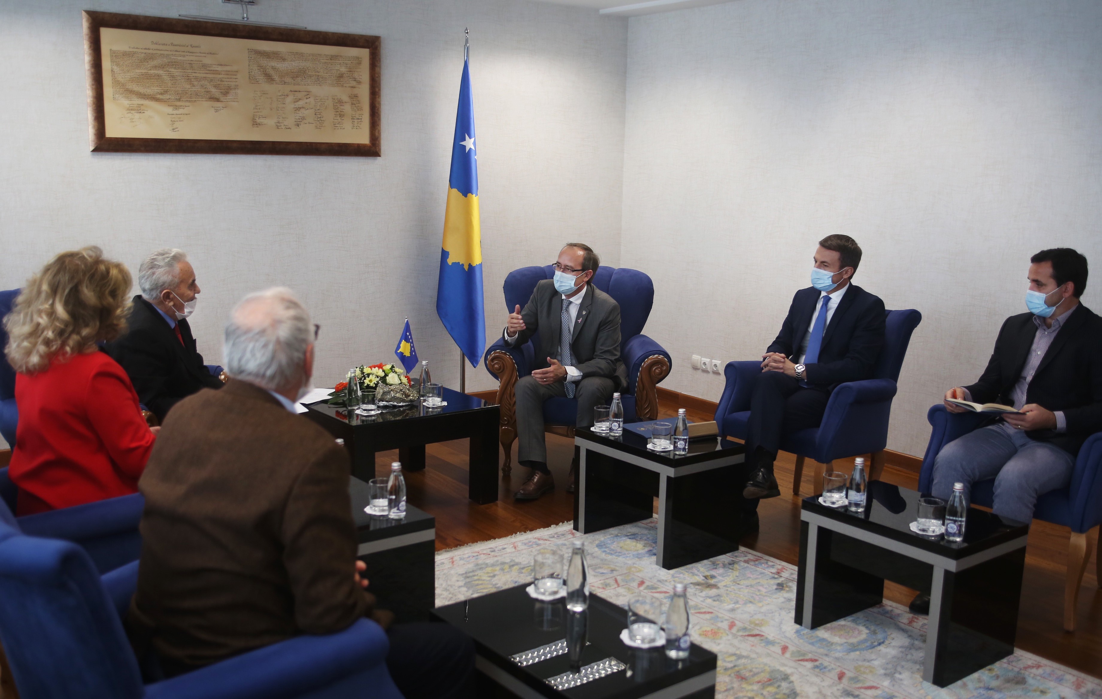 Kryeministri Hoti priti në takim përfaqësuesit e Lidhjes së Pensionistëve të Kosovës