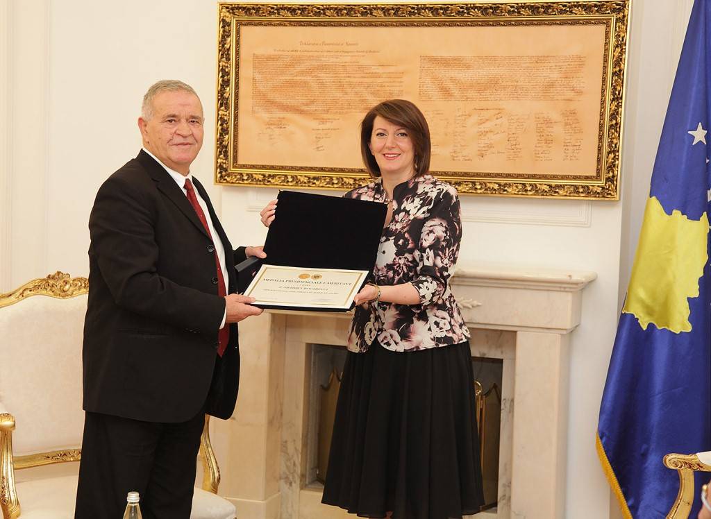 Vokrri e Bogujevci dekorohen me Medaljen Presidenciale të Meritave 