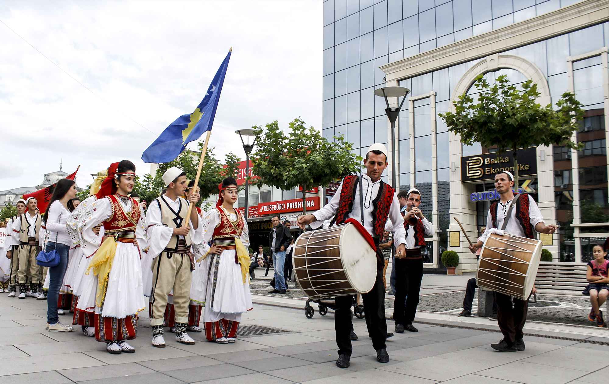 Fillon festivali ndërkombëtar “Ylberi i Prishtinës” 